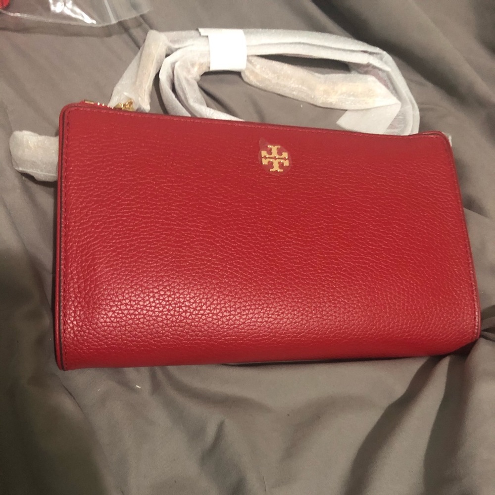 SOLD Tory Burch carter slim crossbody bag